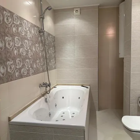 Yo Two - Lux With Parking Apartament *