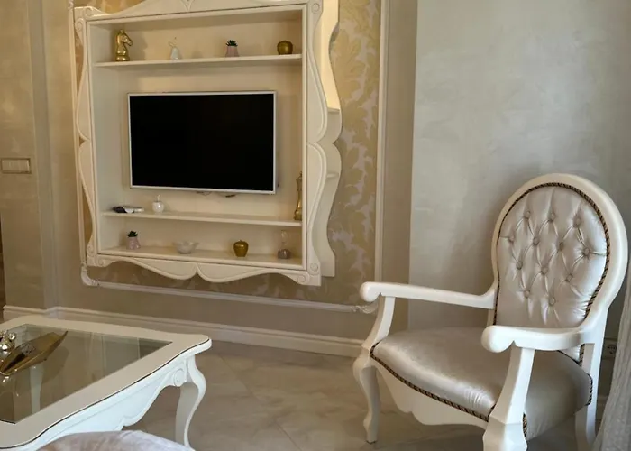 Yo Two - Lux With Parking Apartment